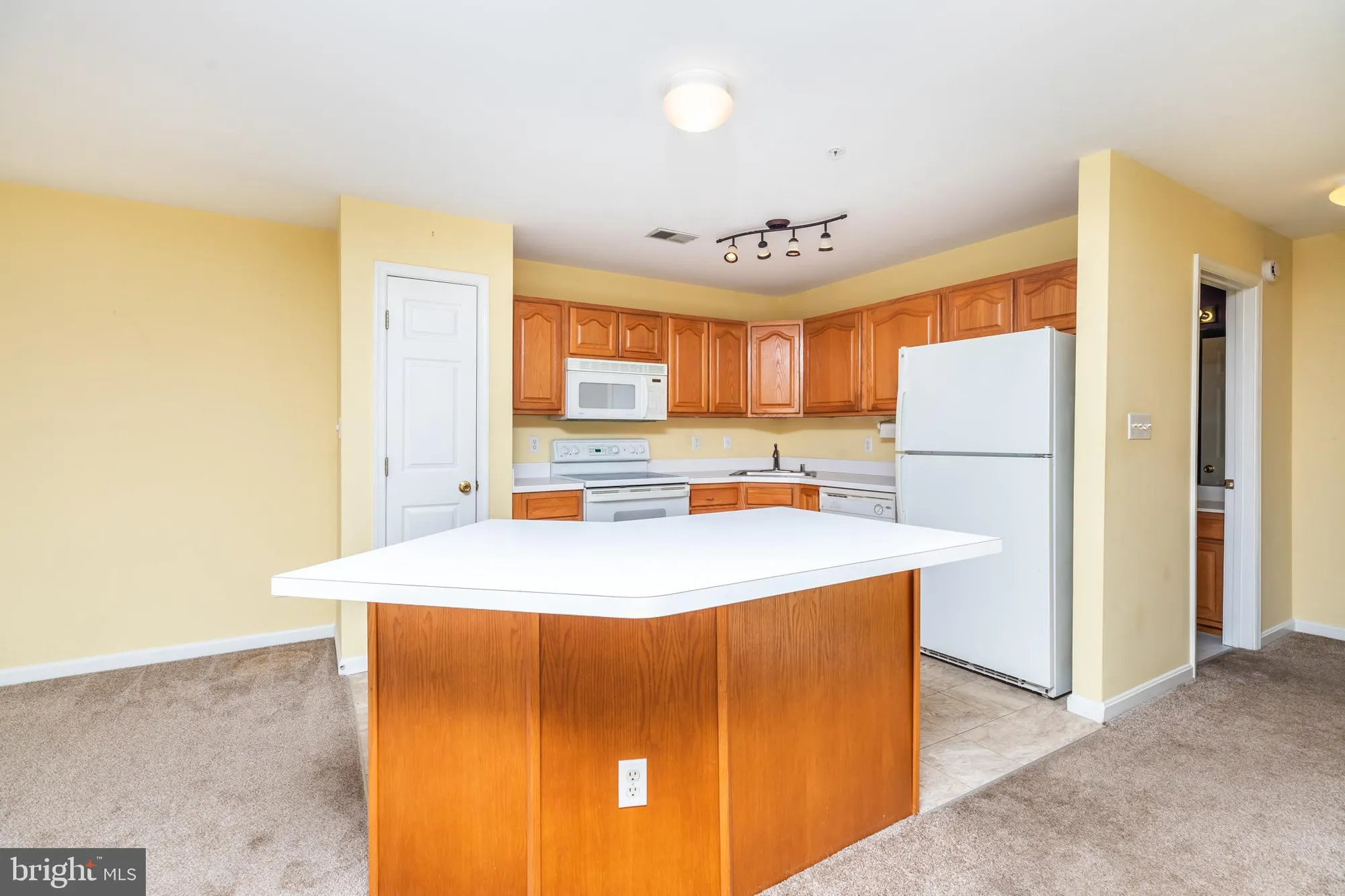 Property Slideshow image 7 of 38 | 11425 manklin creek rd unit 2, Ocean Pines, MD, 21811