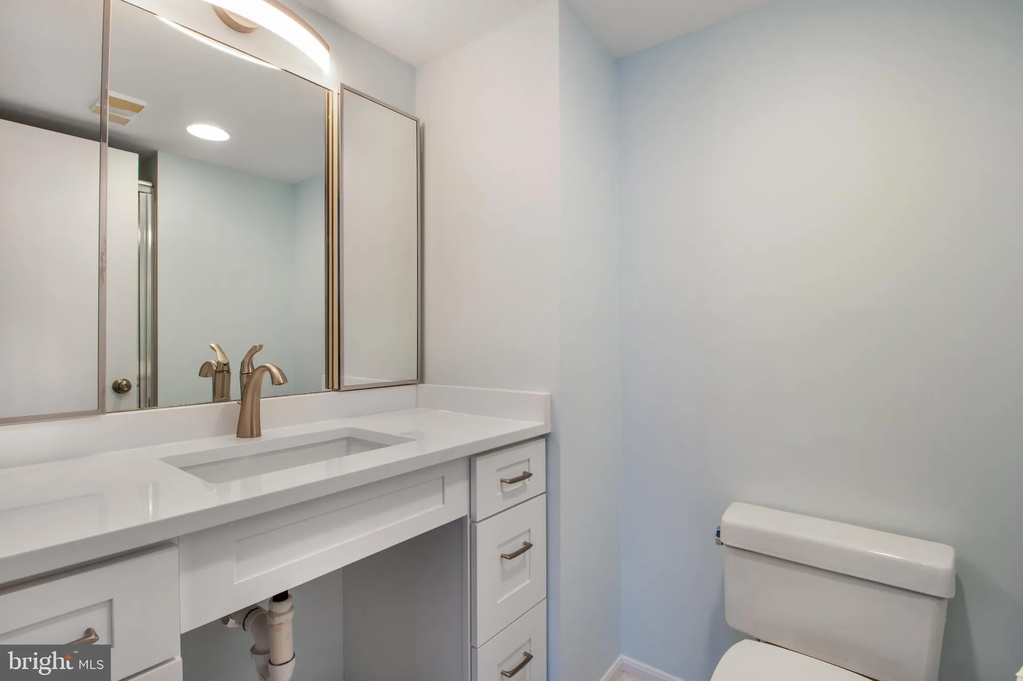 Property Slideshow image 28 of 52 | 15115 interlachen dr 3-1020, Silver Spring, MD, 20906