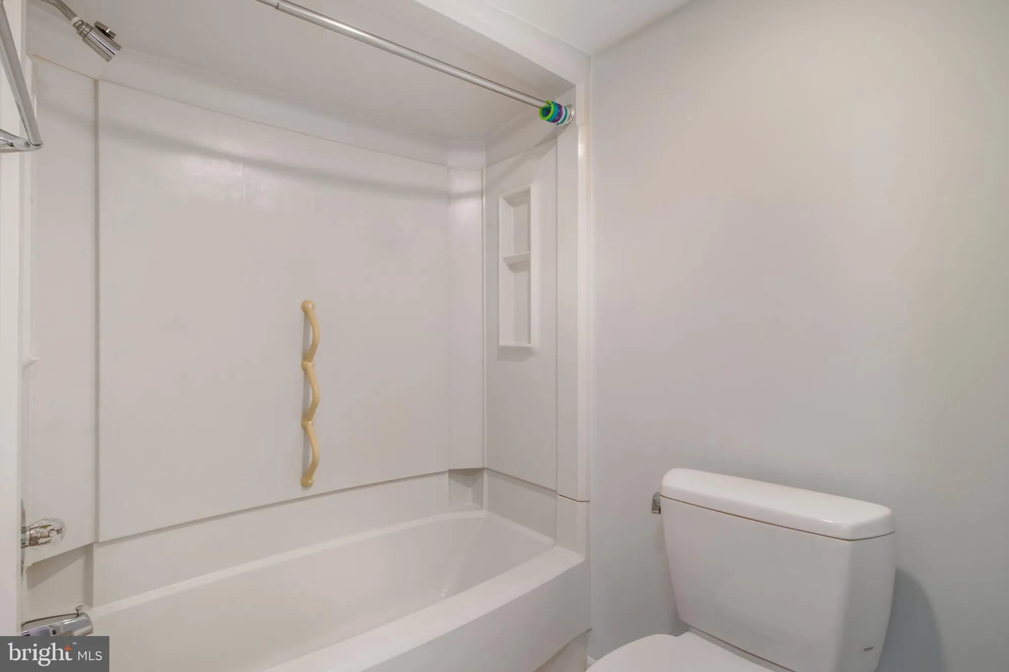 Property Slideshow image 34 of 52 | 15115 interlachen dr 3-1020, Silver Spring, MD, 20906
