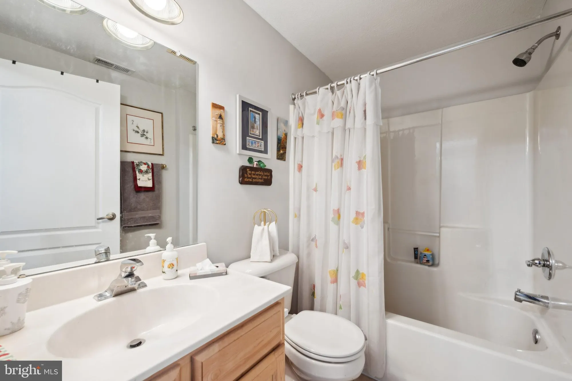 Property Slideshow image 14 of 37 | 136 sandpiper ln, West Deptford, NJ, 08086
