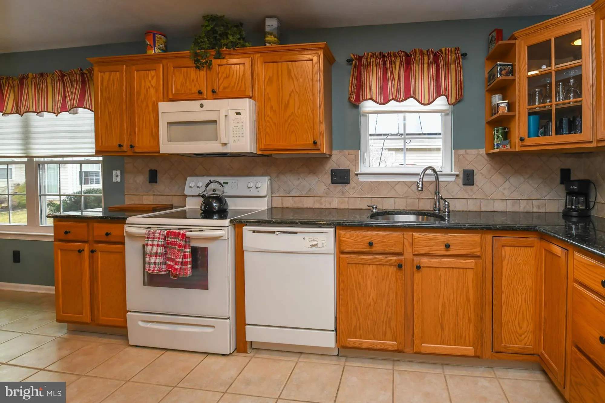 Property Slideshow image 13 of 33 | 6 phoebe ter, West Deptford, NJ, 08086