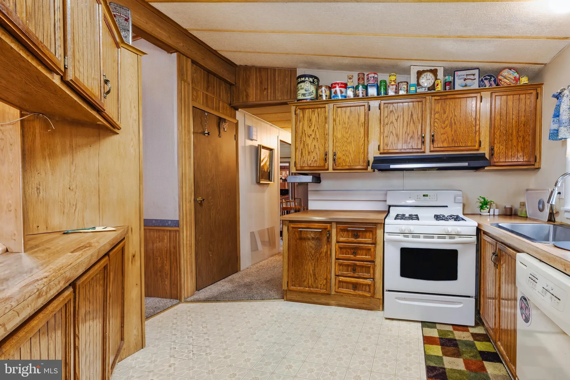 Property Slideshow image 7 of 20 | 16 holly ct, Mays Landing, NJ, 08330