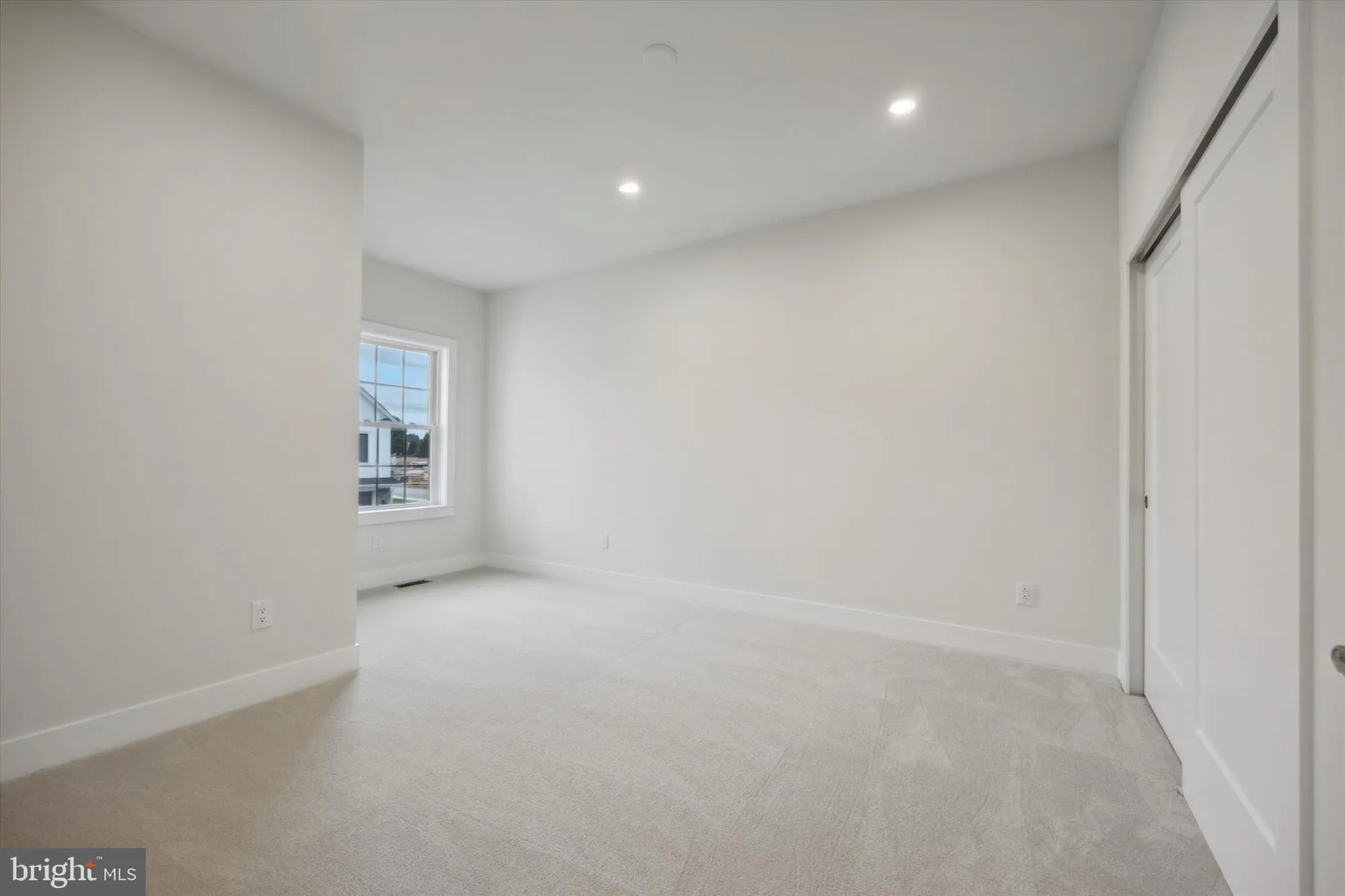 Property Slideshow image 25 of 32 | 528 fullerton farm ct 11, Warrington, PA, 18976