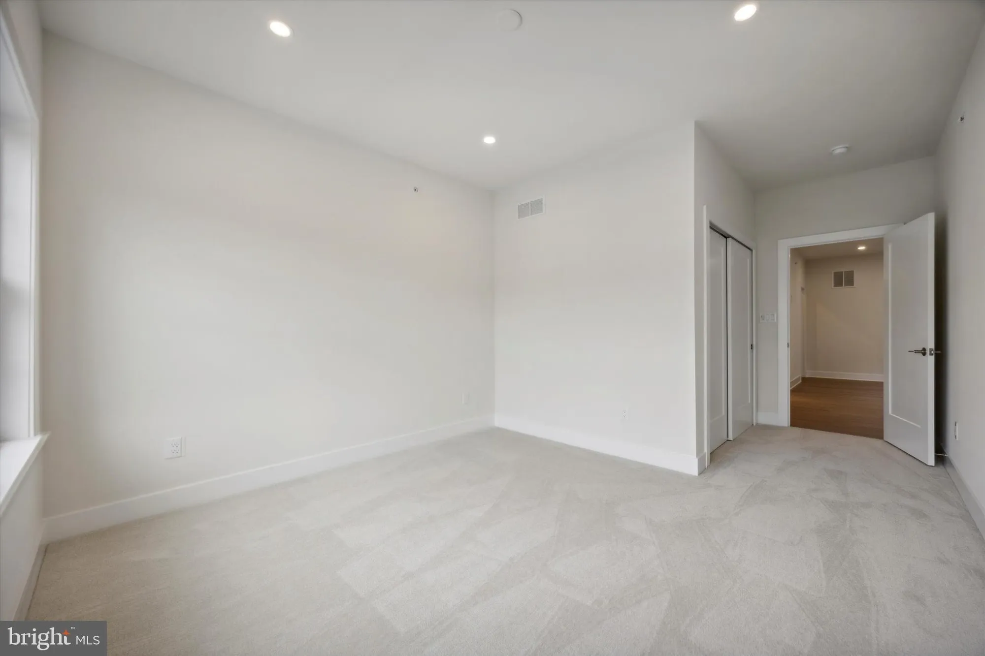 Property Slideshow image 28 of 32 | 528 fullerton farm ct 11, Warrington, PA, 18976