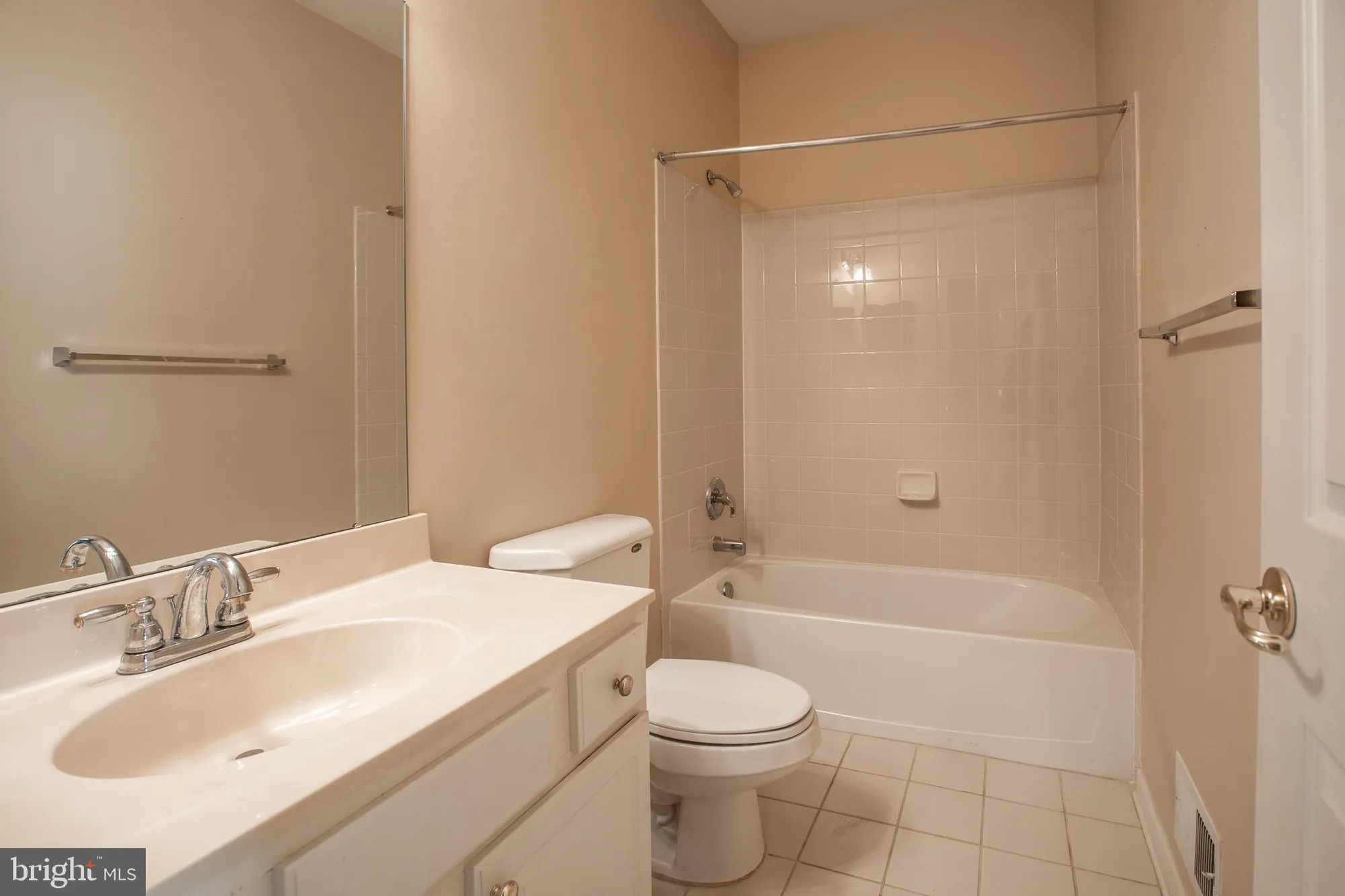Property Slideshow image 28 of 32 | 83 huntington dr, Jackson, NJ, 08527