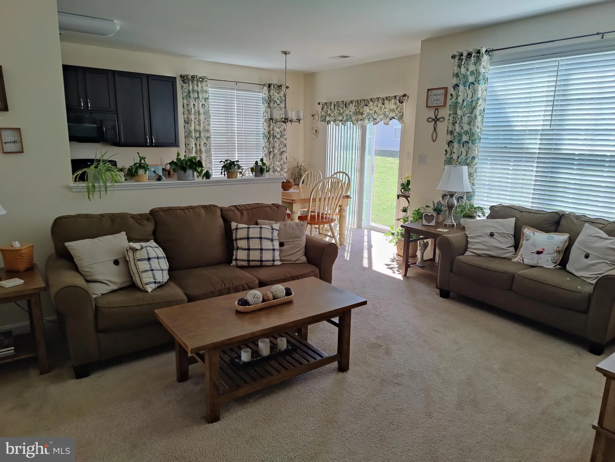 Property Slideshow image 4 of 16 | 117 e clarendon dr, Smyrna, DE, 19977