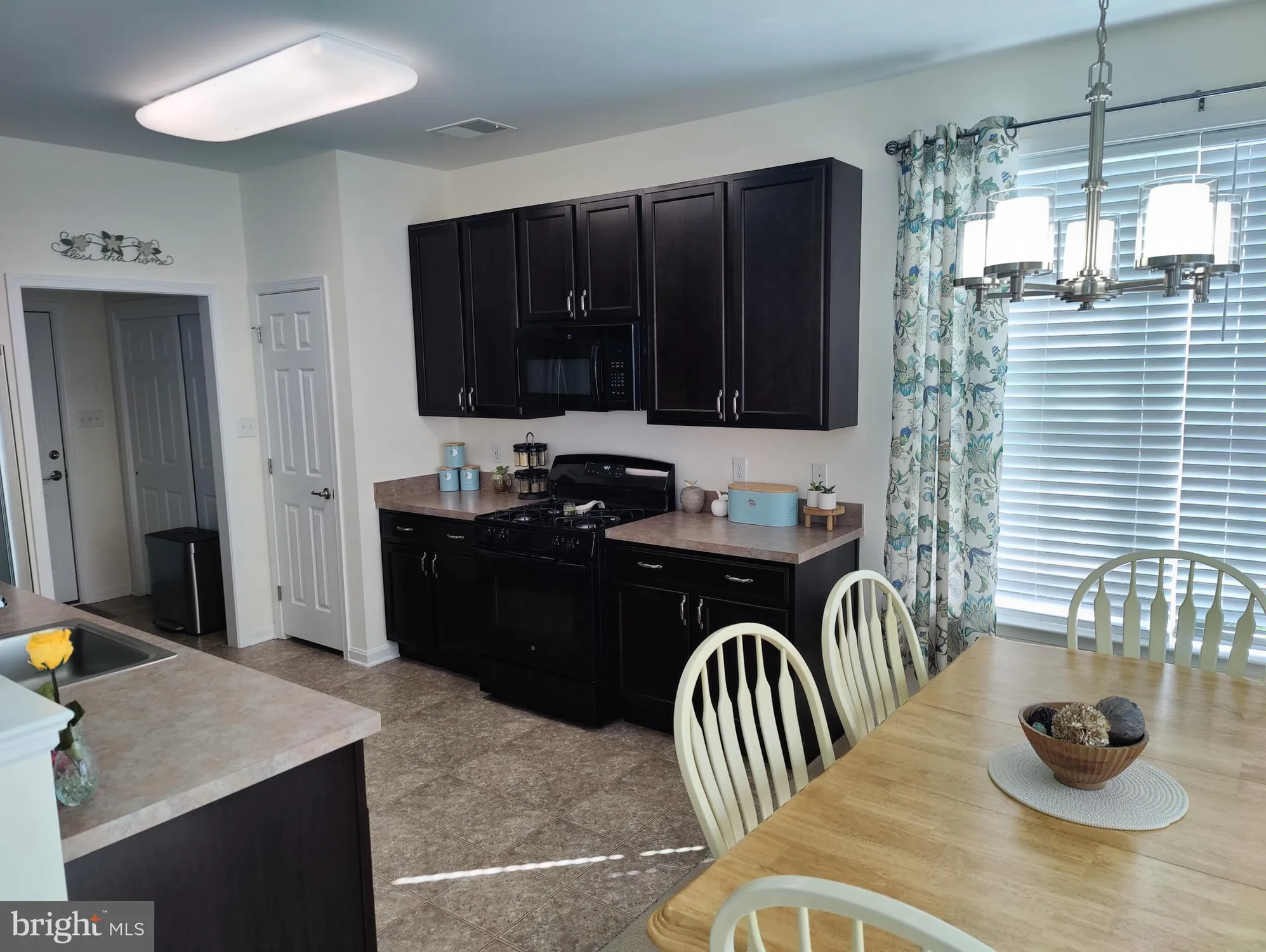 Property Slideshow image 7 of 16 | 117 e clarendon dr, Smyrna, DE, 19977