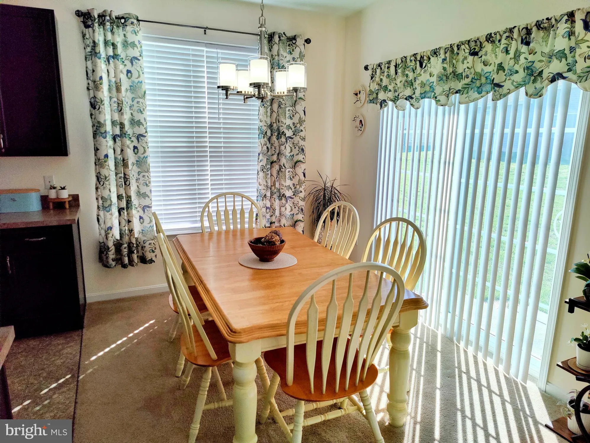 Property Slideshow image 6 of 16 | 117 e clarendon dr, Smyrna, DE, 19977