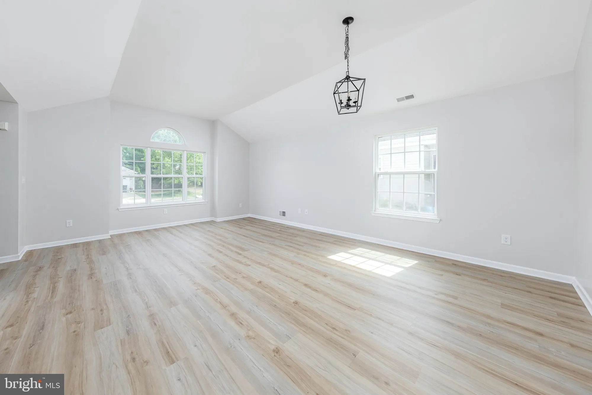 Property Slideshow image 7 of 18 | 507 saint kitts dr, Williamstown, NJ, 08094