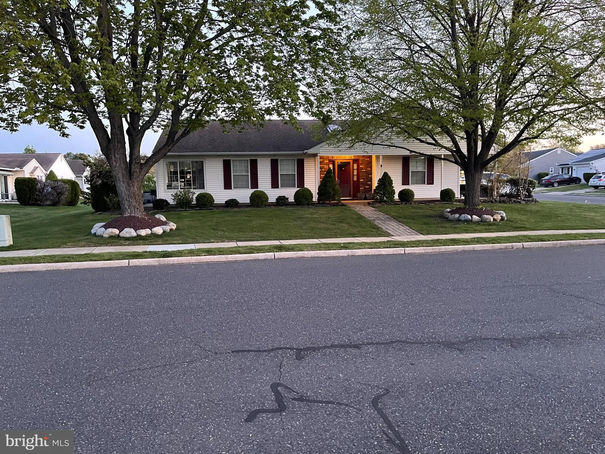 Property Slideshow image 7 of 31 | 2 windmill ct, Columbus, NJ, 08022