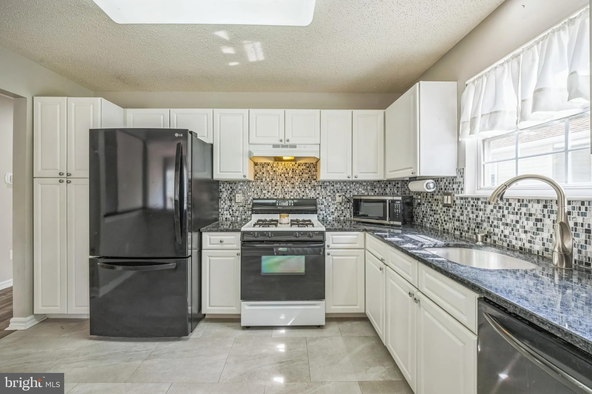 Property Slideshow image 8 of 26 | 547 doral dr, Williamstown, NJ, 08094