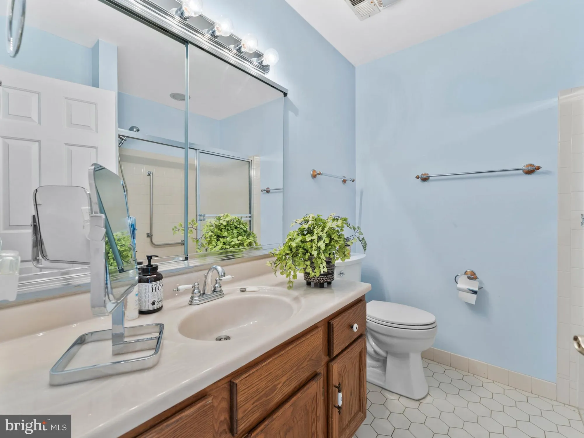 Property Slideshow image 27 of 31 | 2 windmill ct, Columbus, NJ, 08022