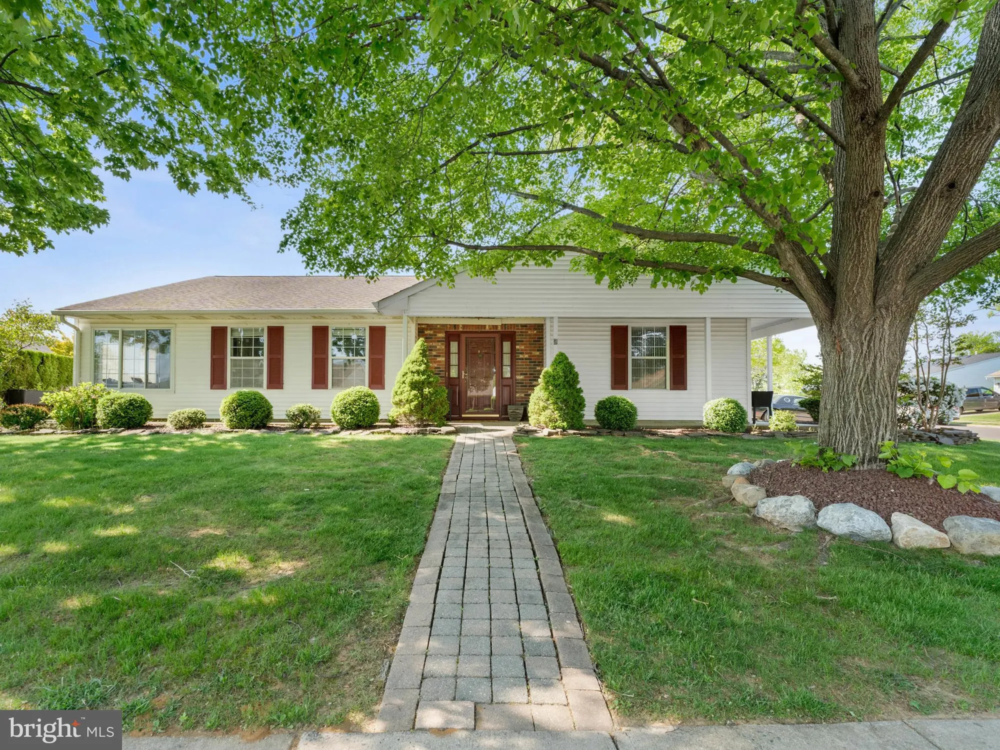 Property Slideshow image 1 of 31 | 2 windmill ct, Columbus, NJ, 08022