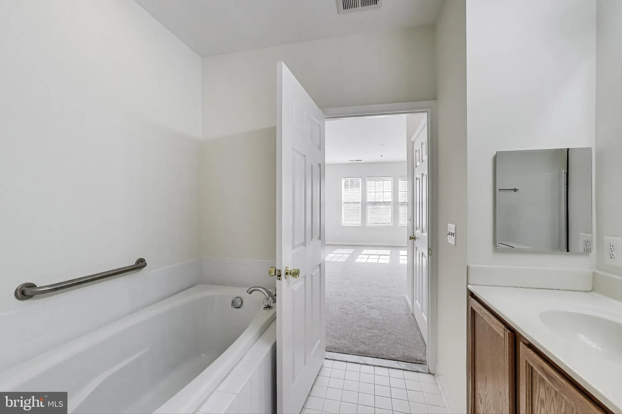 Property Slideshow image 19 of 28 | 13401 belle chasse blvd 411, Laurel, MD, 20707