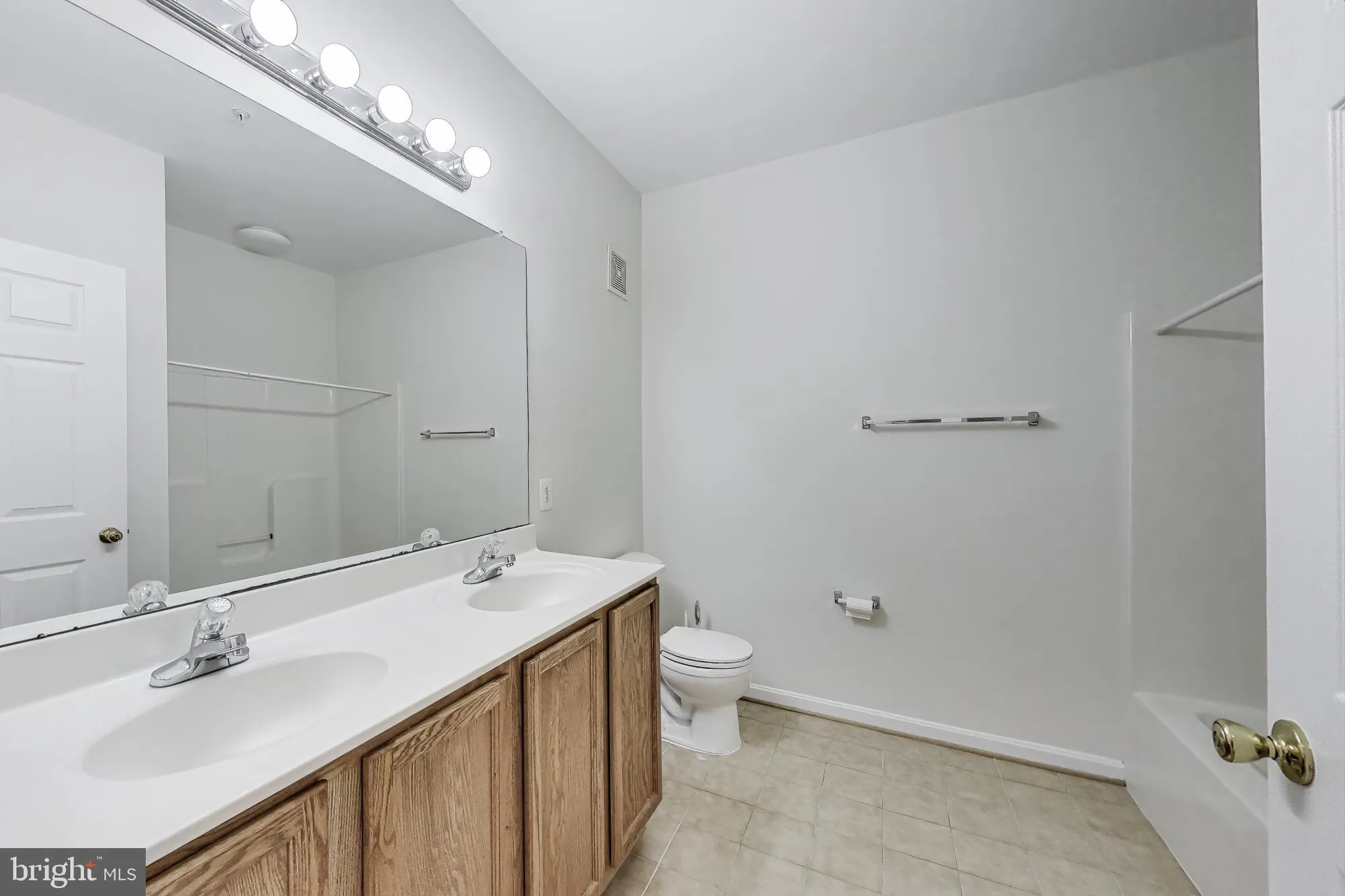 Property Slideshow image 23 of 28 | 13401 belle chasse blvd 411, Laurel, MD, 20707