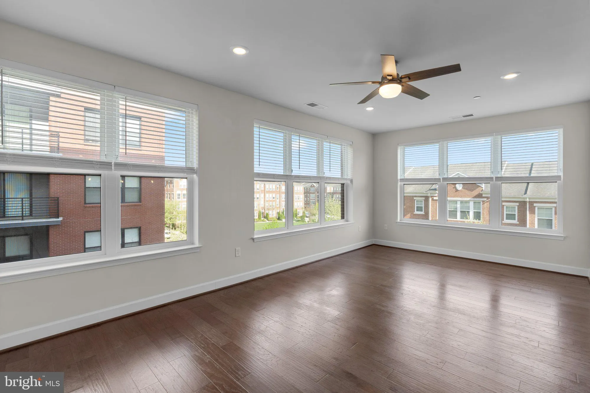 Property Slideshow image 17 of 46 | 2960 vaden dr # 2-312, Fairfax, VA, 22031