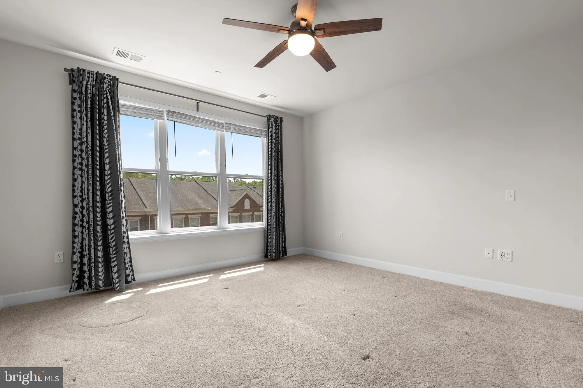 Property Slideshow image 27 of 46 | 2960 vaden dr # 2-312, Fairfax, VA, 22031