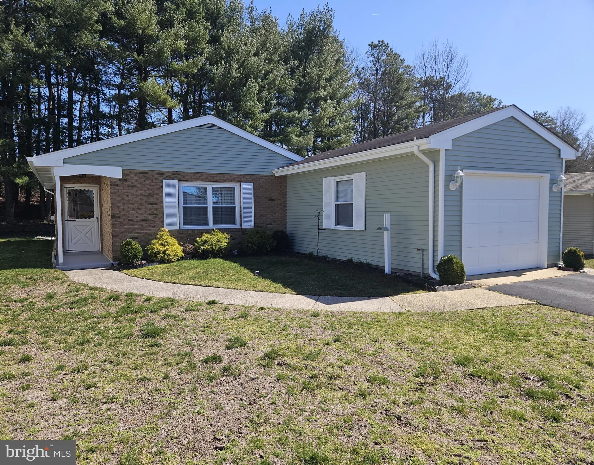 Property Slideshow image 1 of 25 | 26 kingston way, Southampton, NJ, 08088