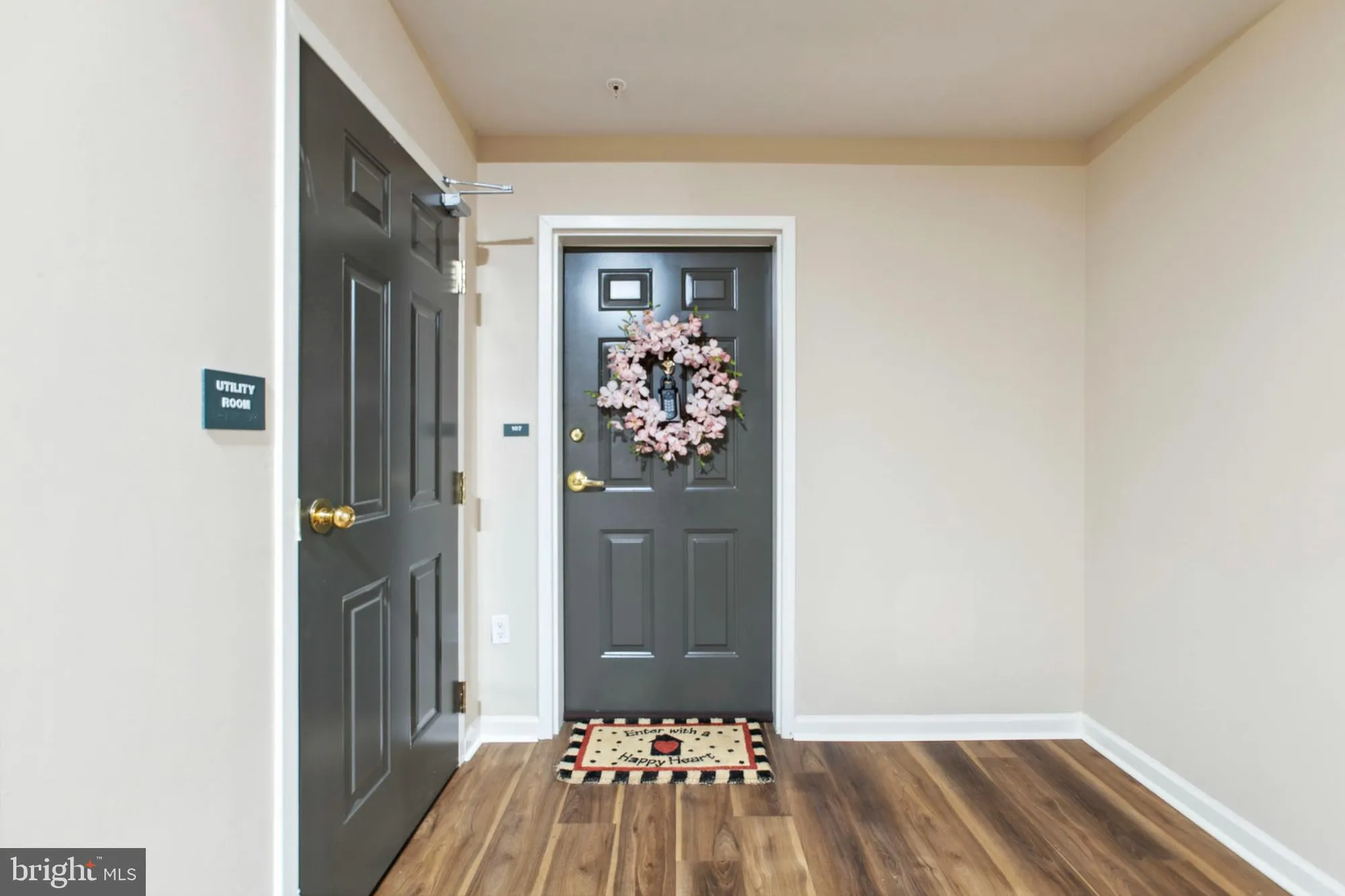 Property Slideshow image 4 of 34 | 3000 fountainview cir # 3107, Newark, DE, 19713