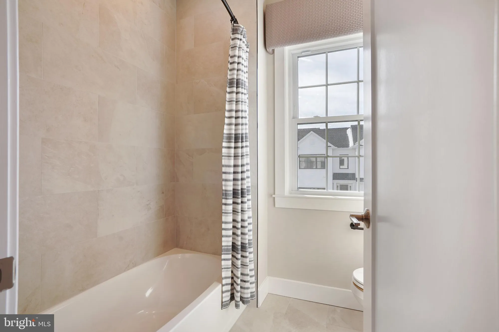 Property Slideshow image 34 of 48 | 508 fullerton farm ct, Warrington, PA, 18976
