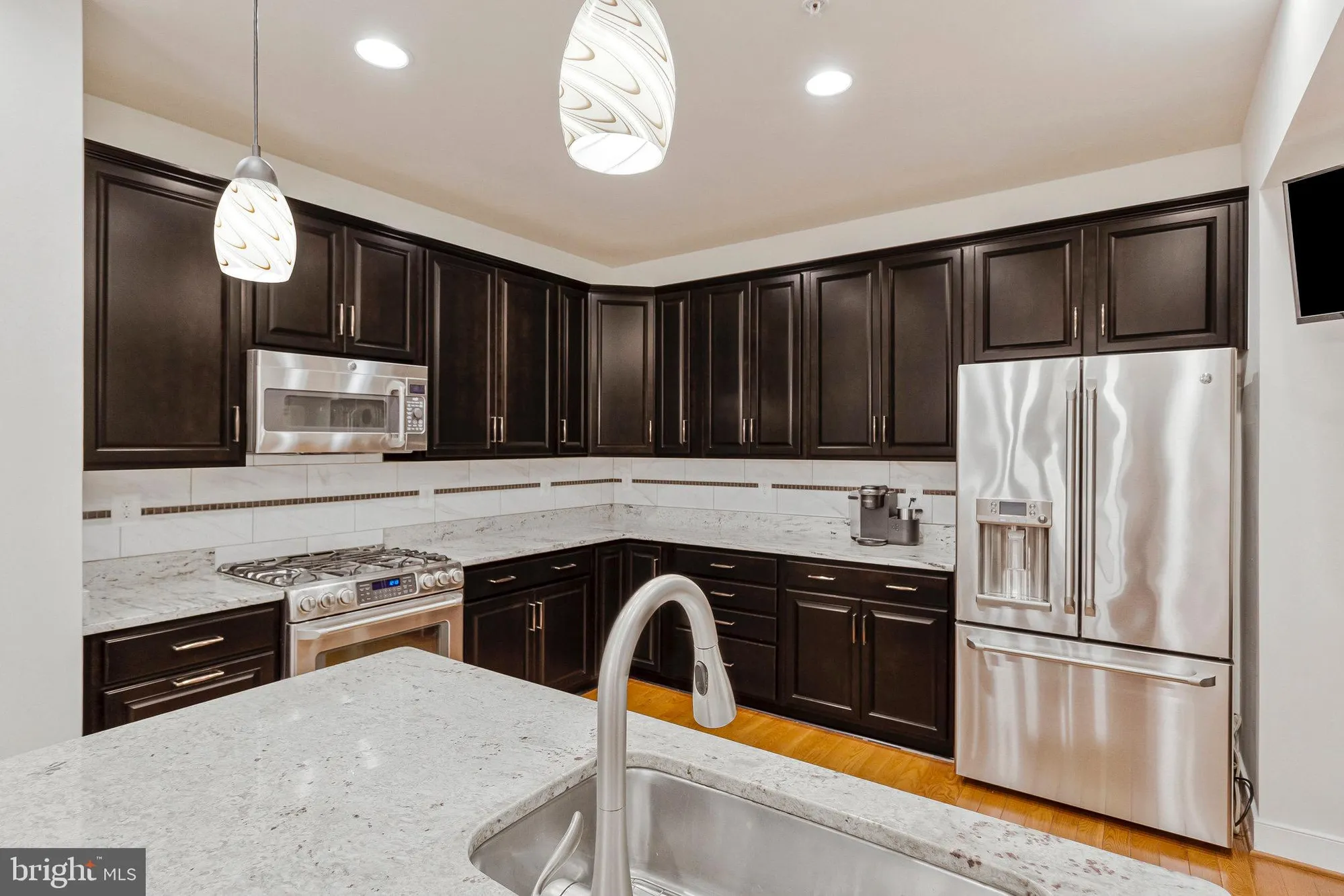 Property Slideshow image 6 of 54 | 9726 knowledge dr, Laurel, MD, 20723