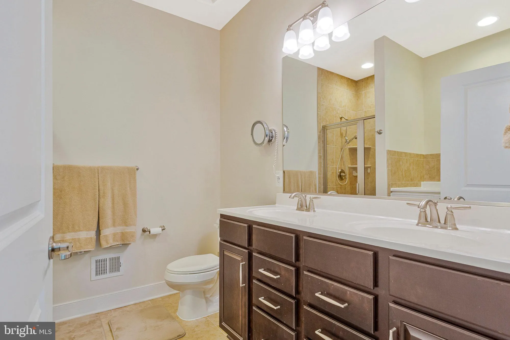Property Slideshow image 18 of 54 | 9726 knowledge dr, Laurel, MD, 20723