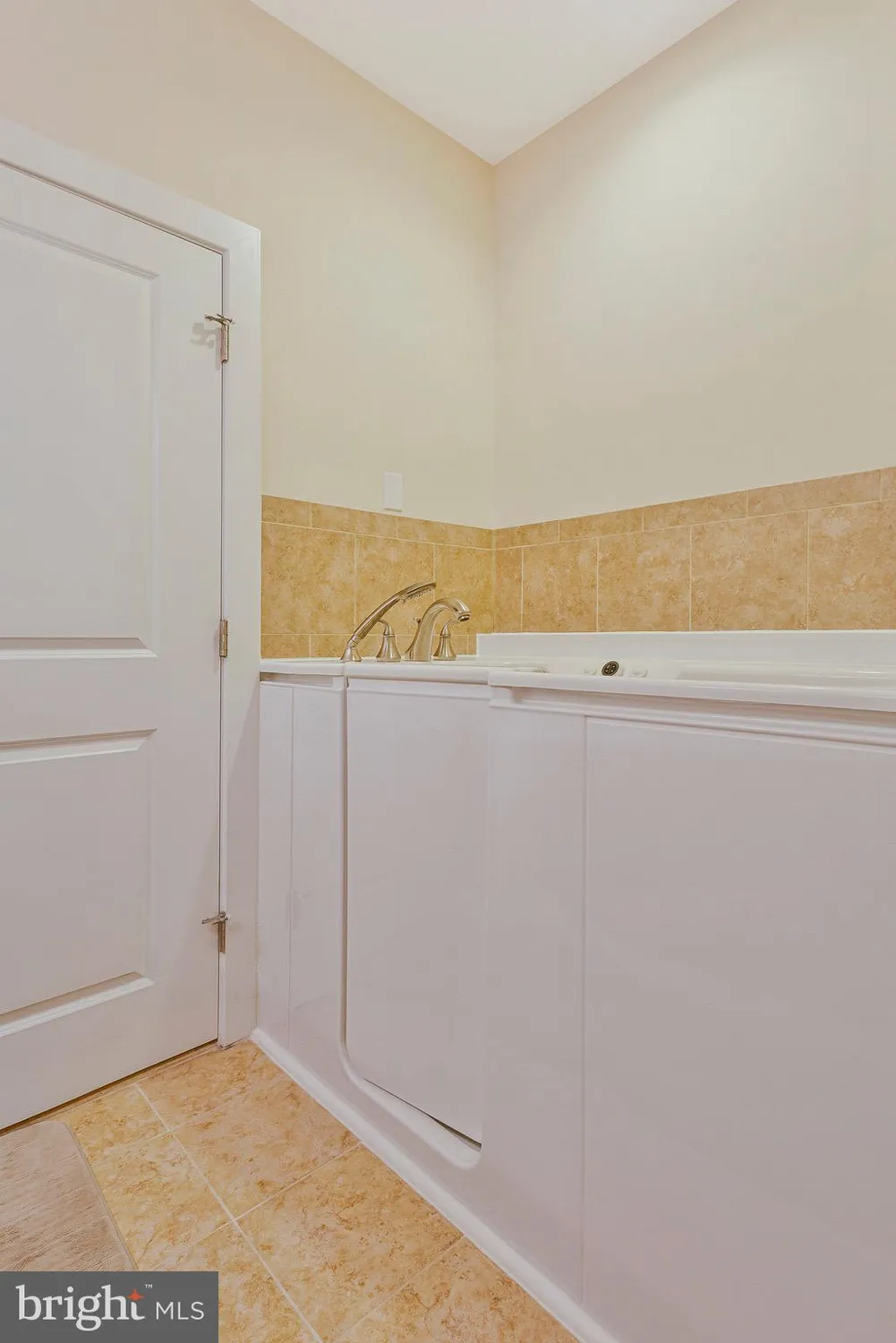 Property Slideshow image 21 of 54 | 9726 knowledge dr, Laurel, MD, 20723
