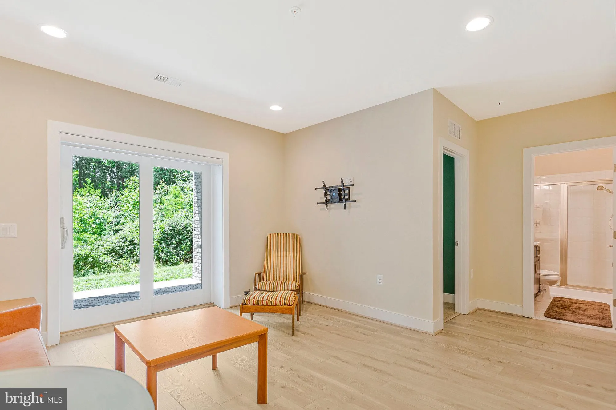 Property Slideshow image 37 of 54 | 9726 knowledge dr, Laurel, MD, 20723