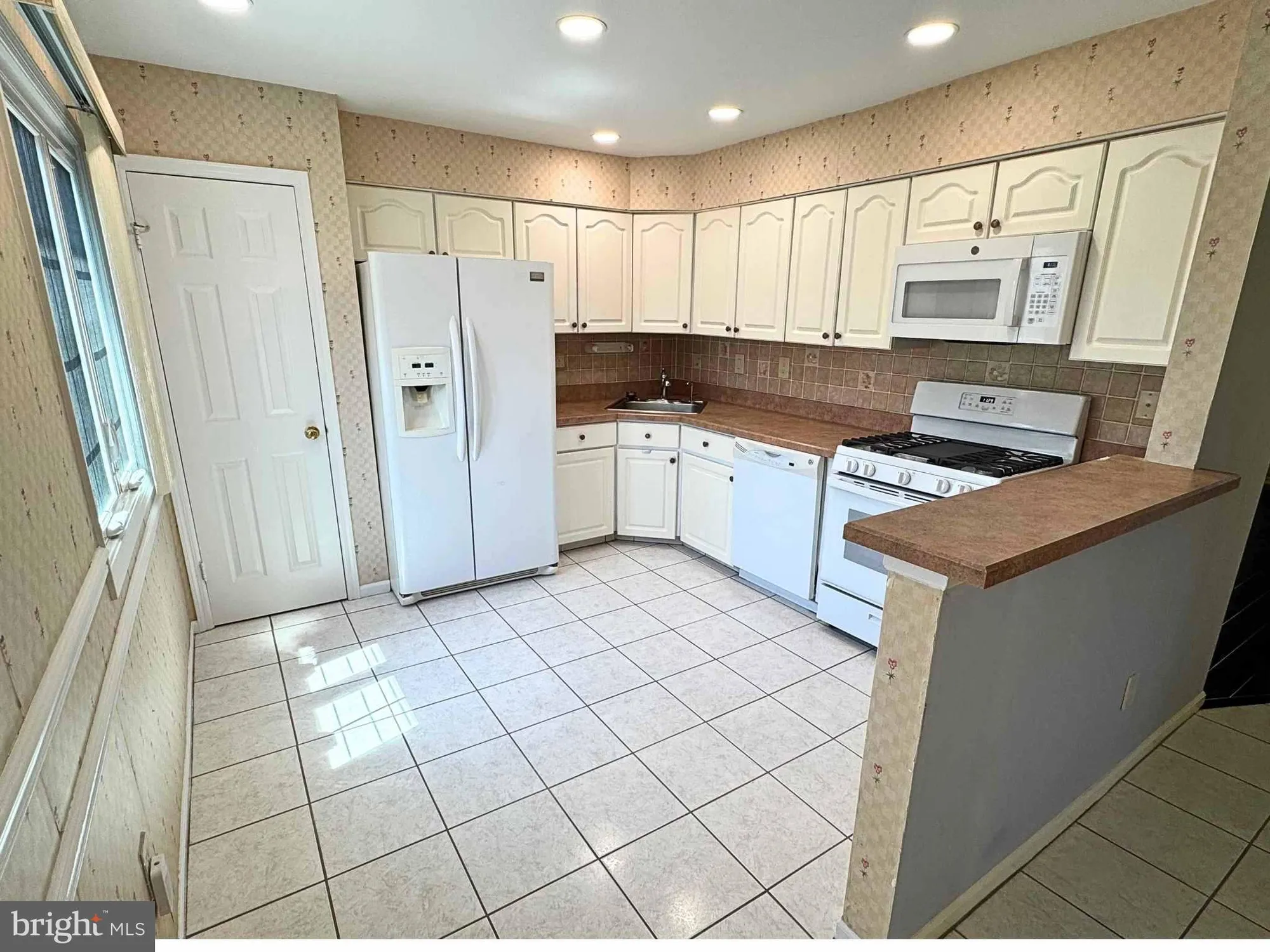 Property Slideshow image 6 of 24 | 38 rutland ln i, Monroe Township, NJ, 08831