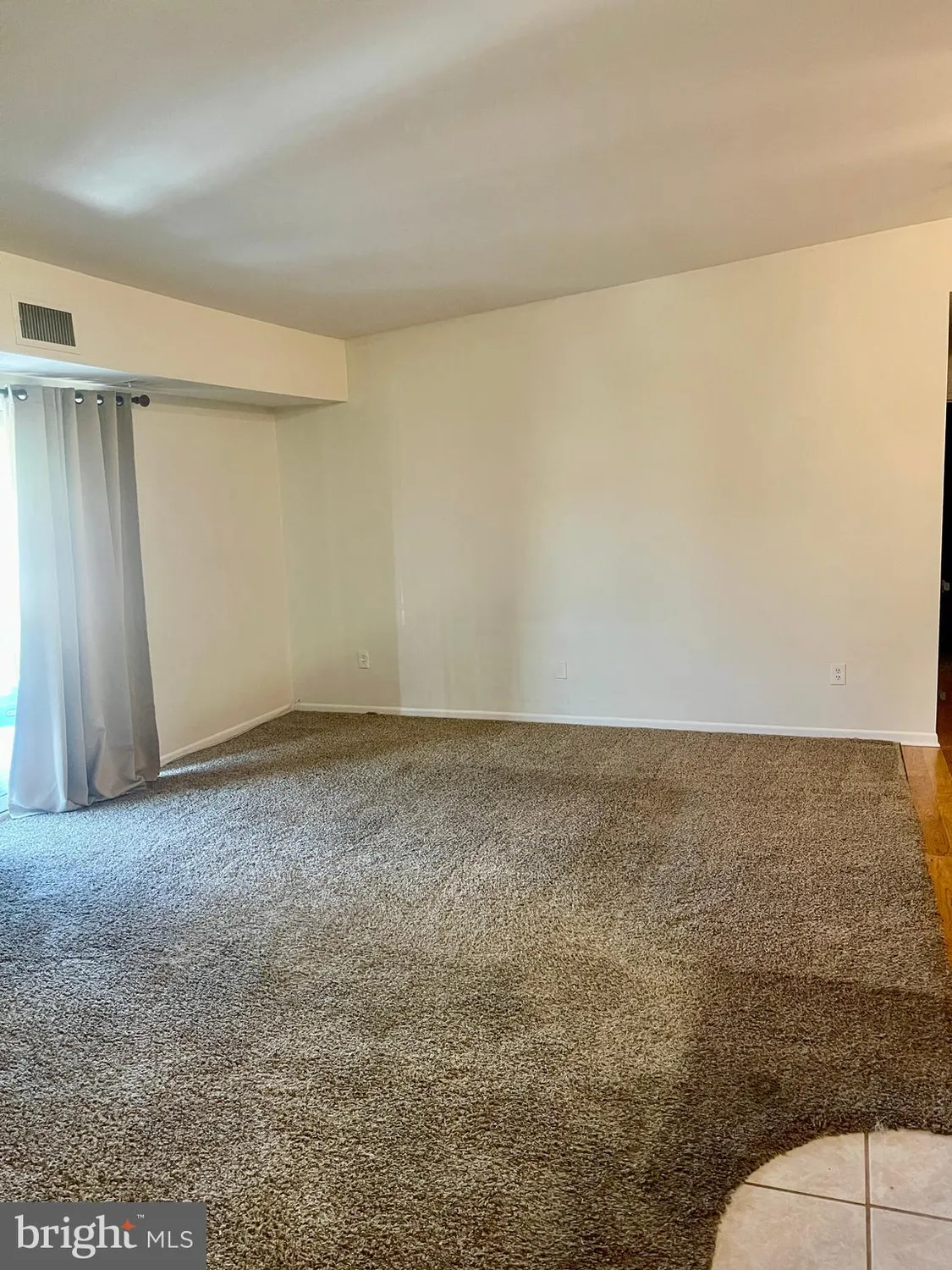 Property Slideshow image 8 of 49 | 60201 delaire landing rd # 201, Philadelphia, PA, 19114