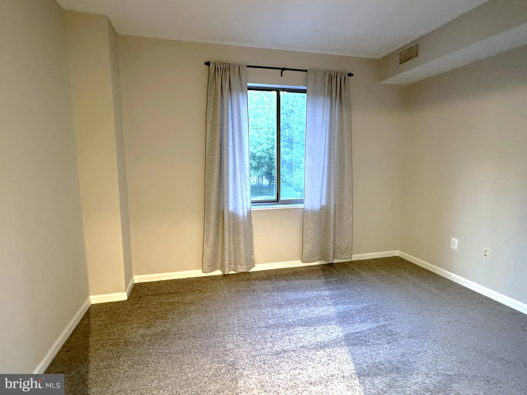 Property Slideshow image 18 of 45 | 2904 n leisure world blvd 211, Silver Spring, MD, 20906