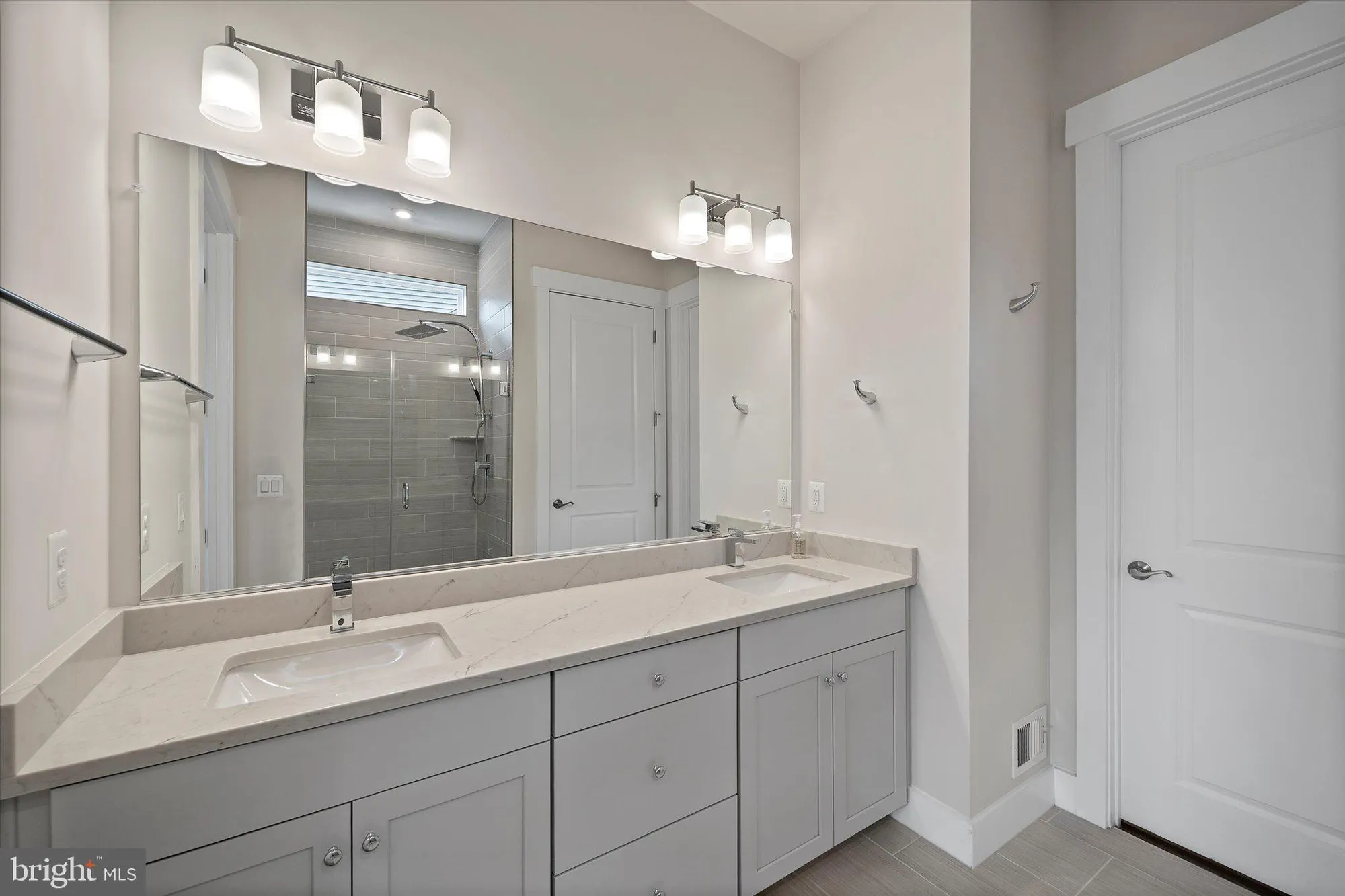 Property Slideshow image 19 of 60 | 43441 bettys farm dr, Chantilly, VA, 20152