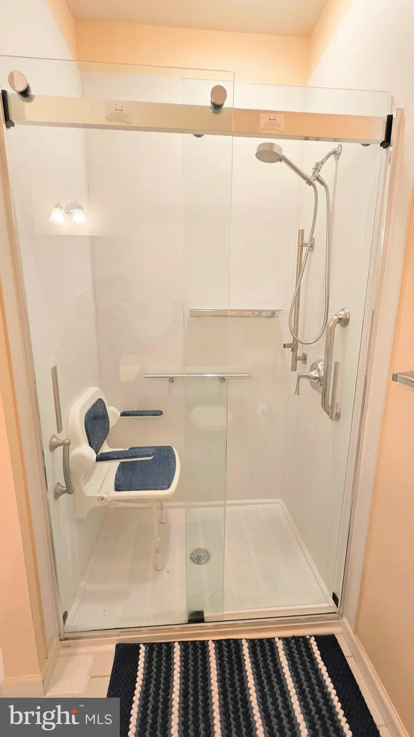 Property Slideshow image 16 of 33 | 1309 colts cir d, Lawrence Township, NJ, 08648