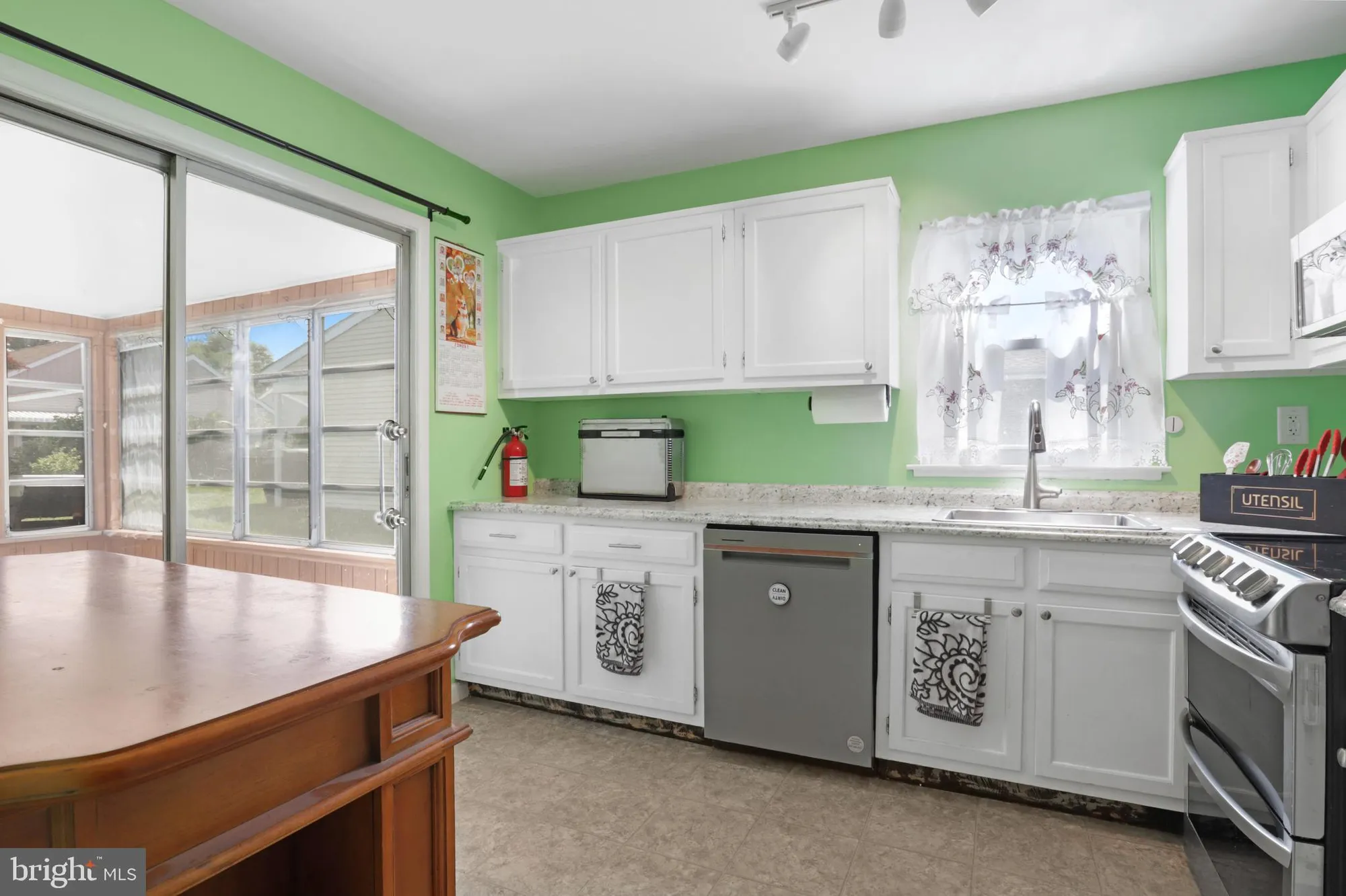 Property Slideshow image 10 of 22 | 224 huntington dr, Southampton, NJ, 08088