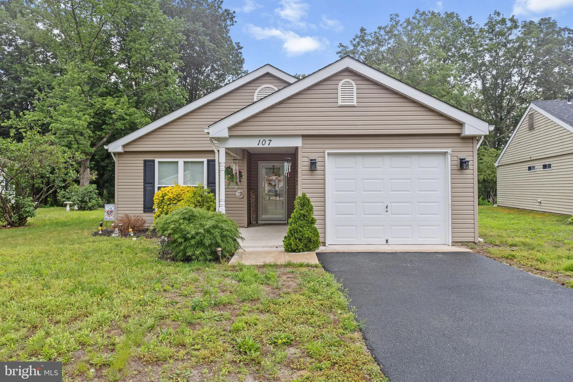 Property Slideshow image 1 of 29 | 107 buckingham dr, Southampton, NJ, 08088
