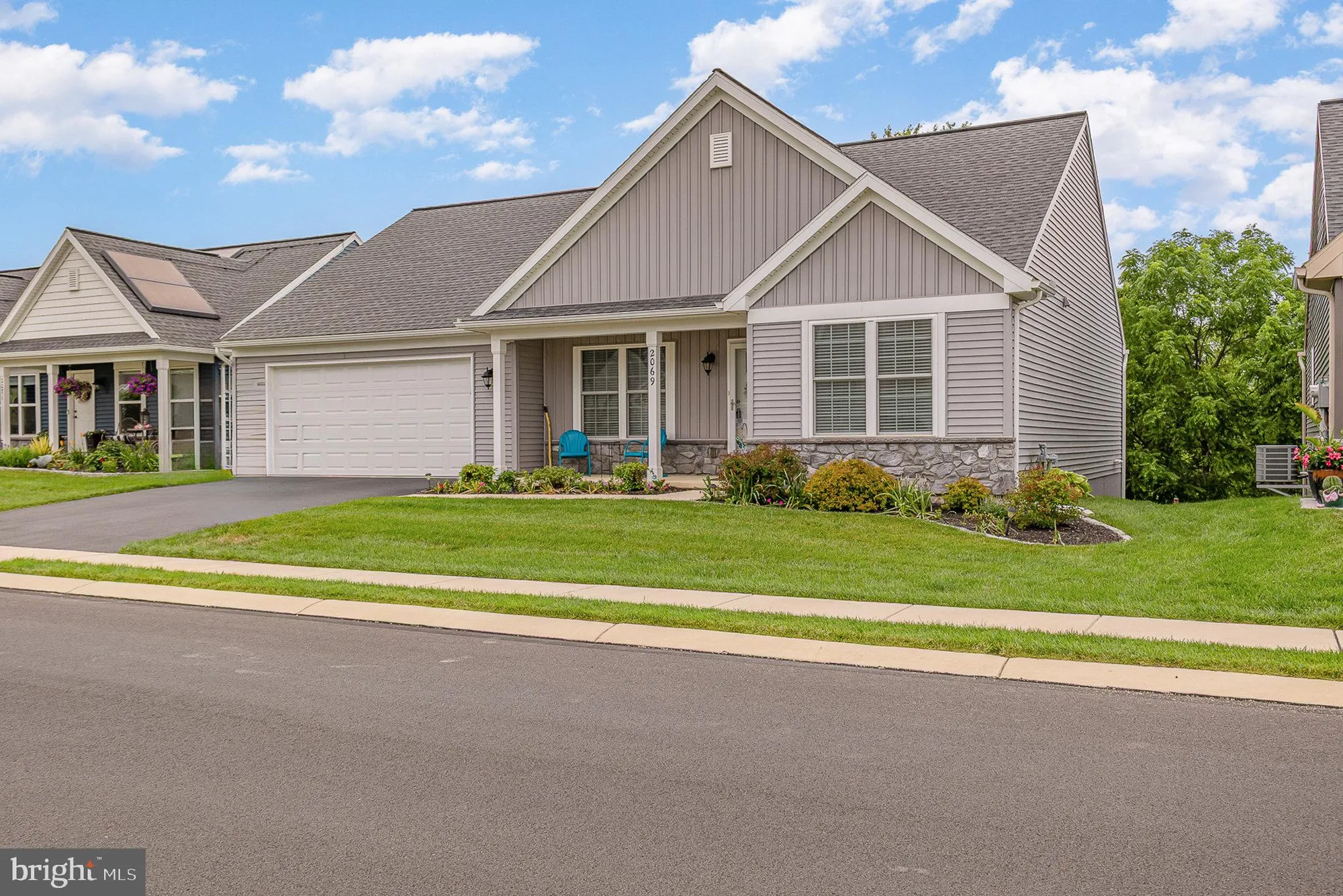 Property Slideshow image 2 of 41 | 2069 spring wood ln, Mechanicsburg, PA, 17055