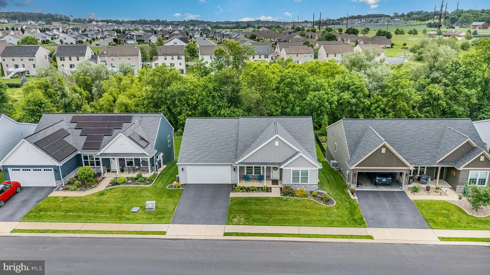 Property Slideshow image 4 of 41 | 2069 spring wood ln, Mechanicsburg, PA, 17055