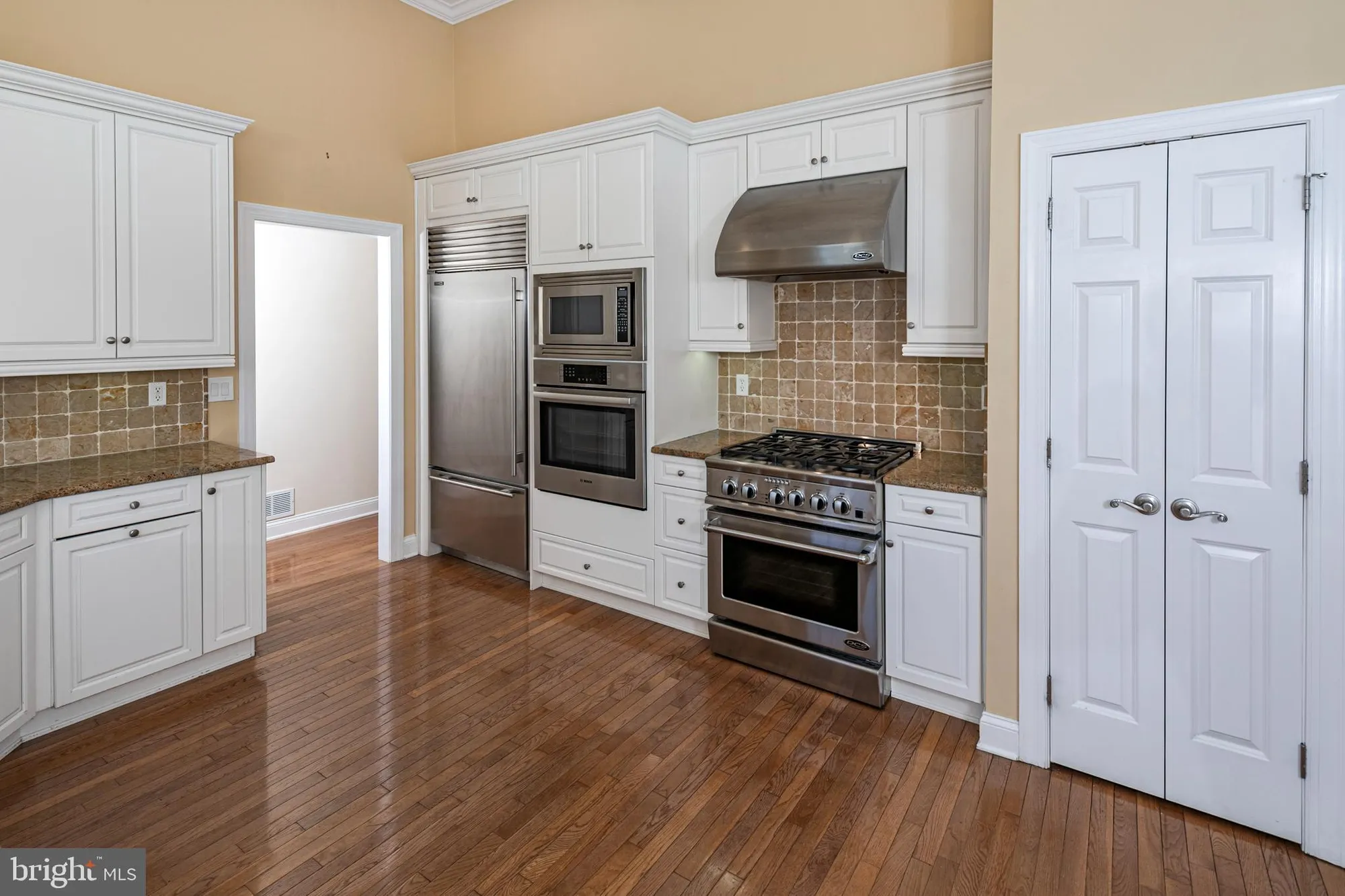 Property Slideshow image 7 of 23 | 6 allura ct, Lawrence Township, NJ, 08648