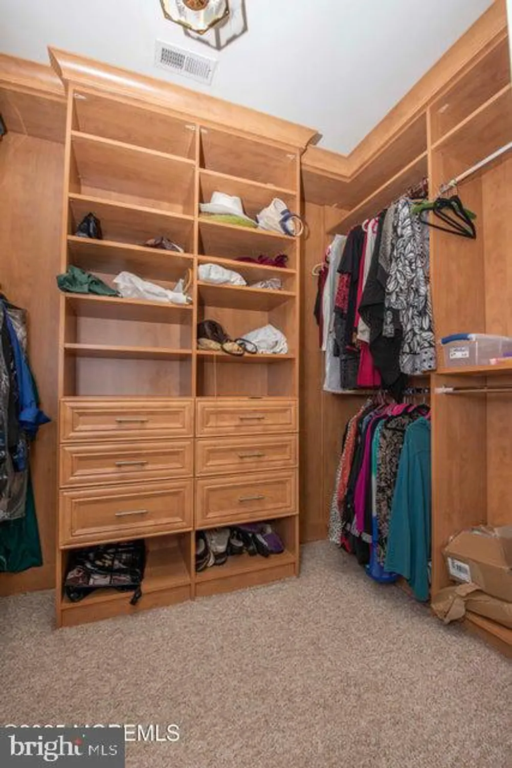 Property Slideshow image 48 of 98 | 221 valencia dr, Monroe Township, NJ, 08831