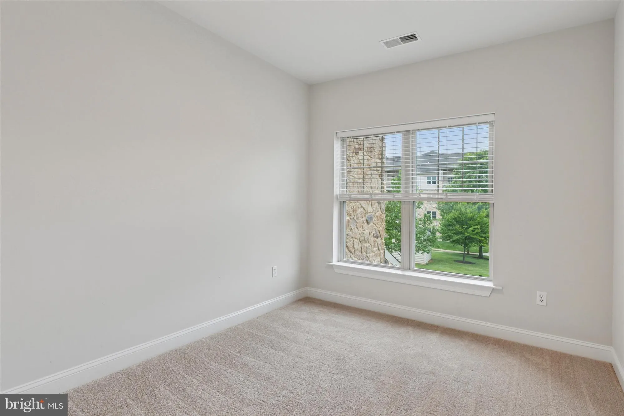 Property Slideshow image 13 of 25 | 3000 fountainview cir # 3206, Newark, DE, 19713