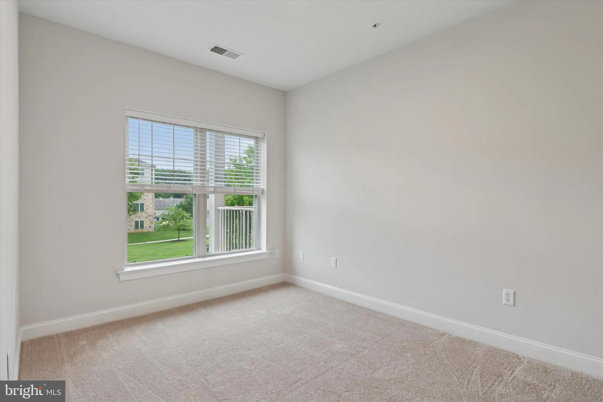 Property Slideshow image 19 of 25 | 3000 fountainview cir # 3206, Newark, DE, 19713