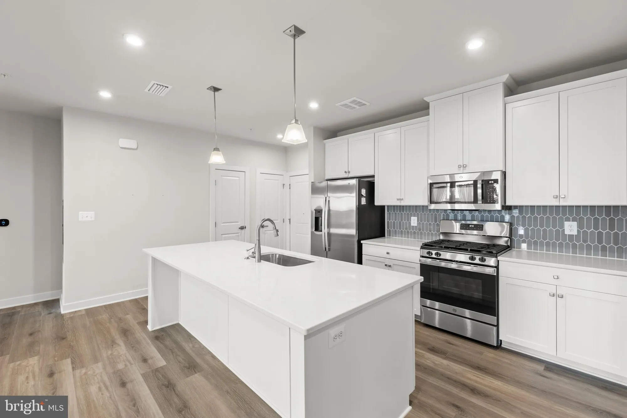 Property Slideshow image 4 of 22 | 140 mccormick cir apt 403, Winchester, VA, 22602