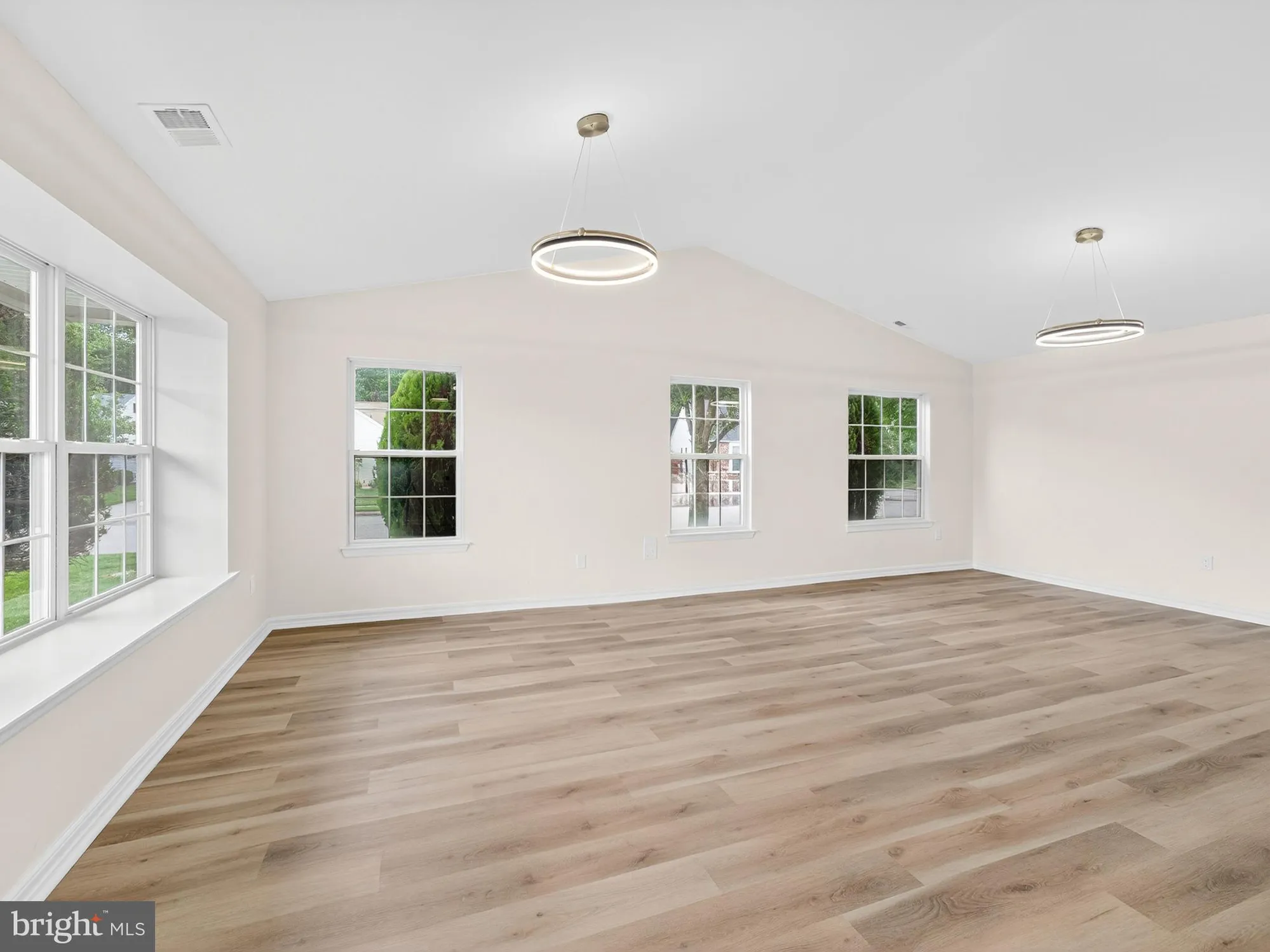 Property Slideshow image 5 of 34 | 402 paradise rd, Williamstown, NJ, 08094