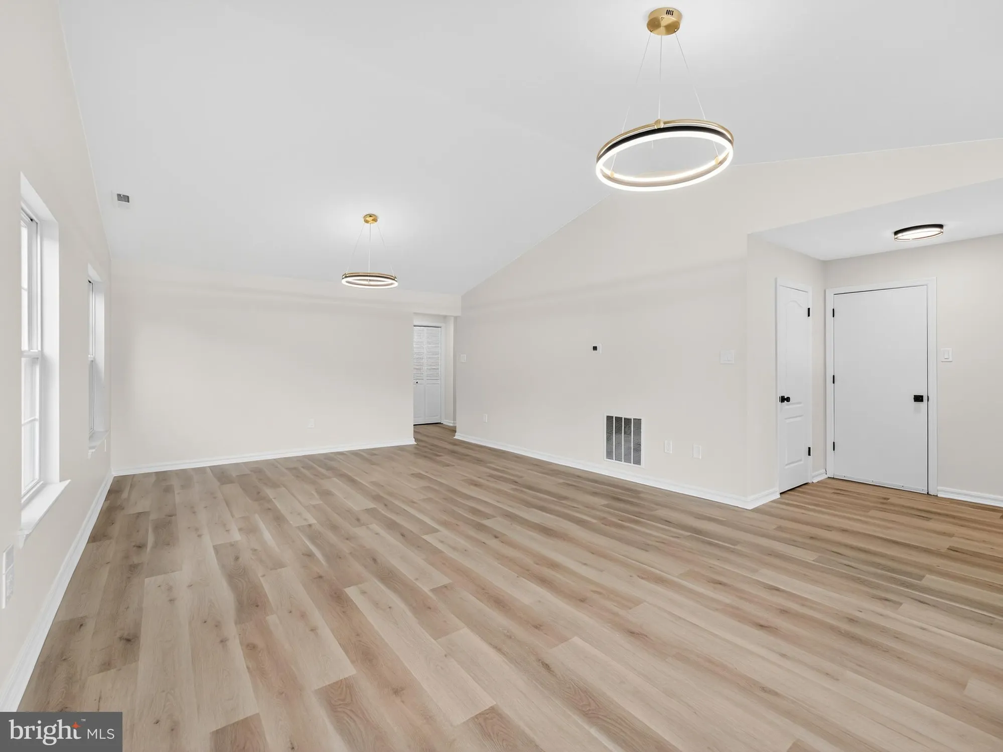 Property Slideshow image 7 of 34 | 402 paradise rd, Williamstown, NJ, 08094