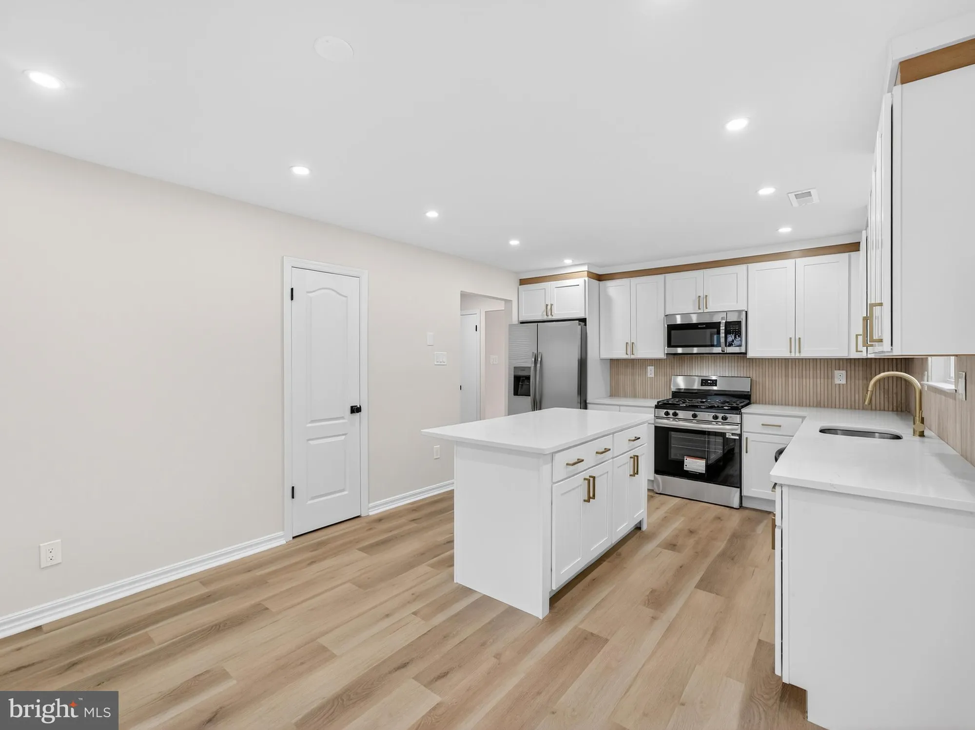 Property Slideshow image 15 of 34 | 402 paradise rd, Williamstown, NJ, 08094