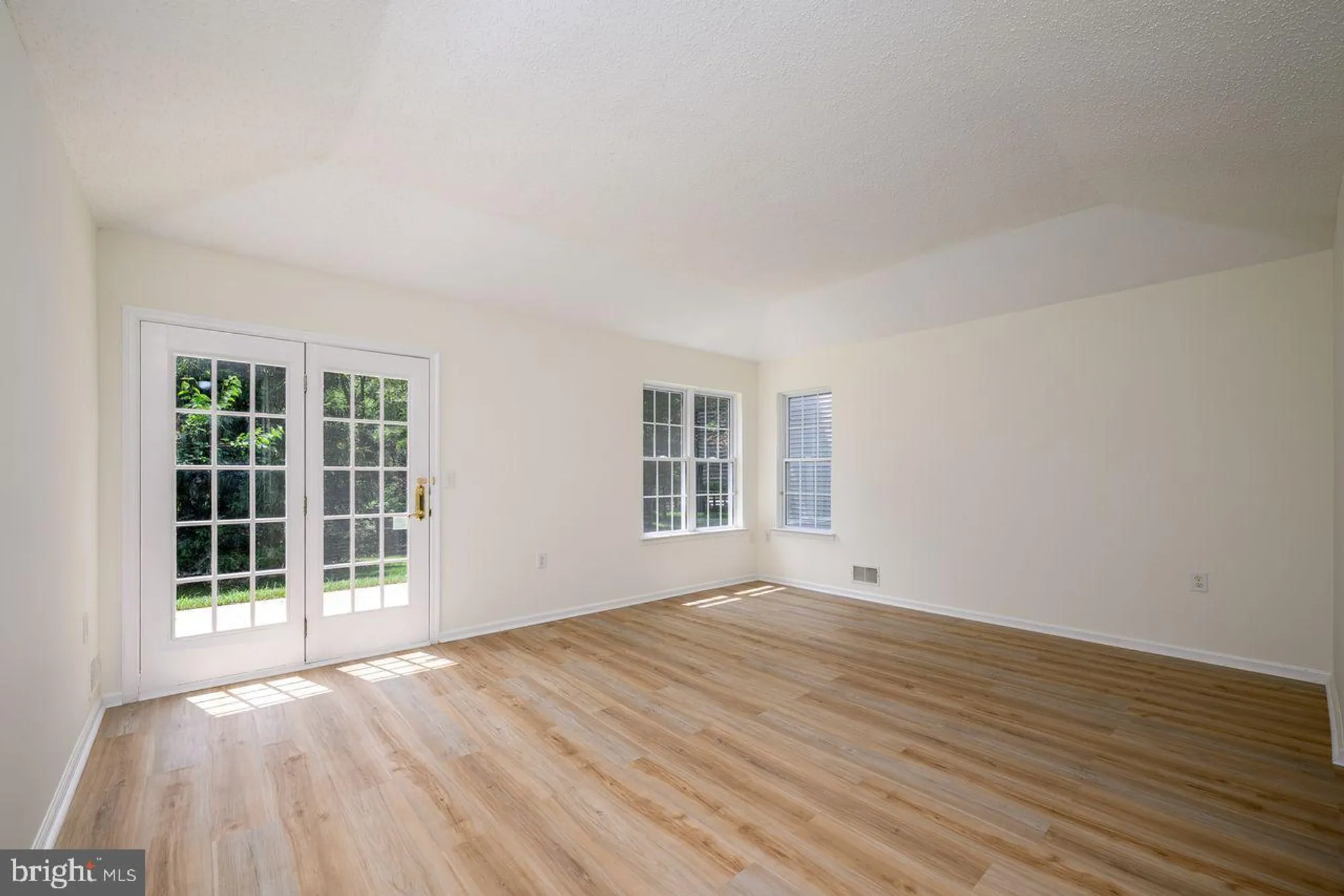 Property Slideshow image 19 of 51 | 4 penny ln, Jackson, NJ, 08527