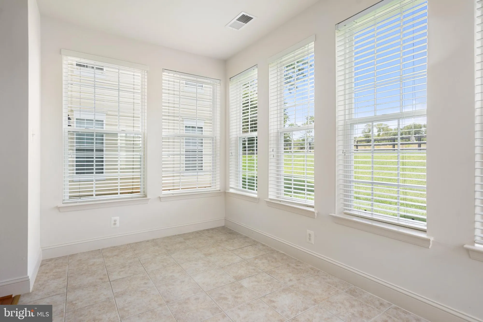 Property Slideshow image 5 of 30 | 6704 holly farm ln unit 109, Warrenton, VA, 20187