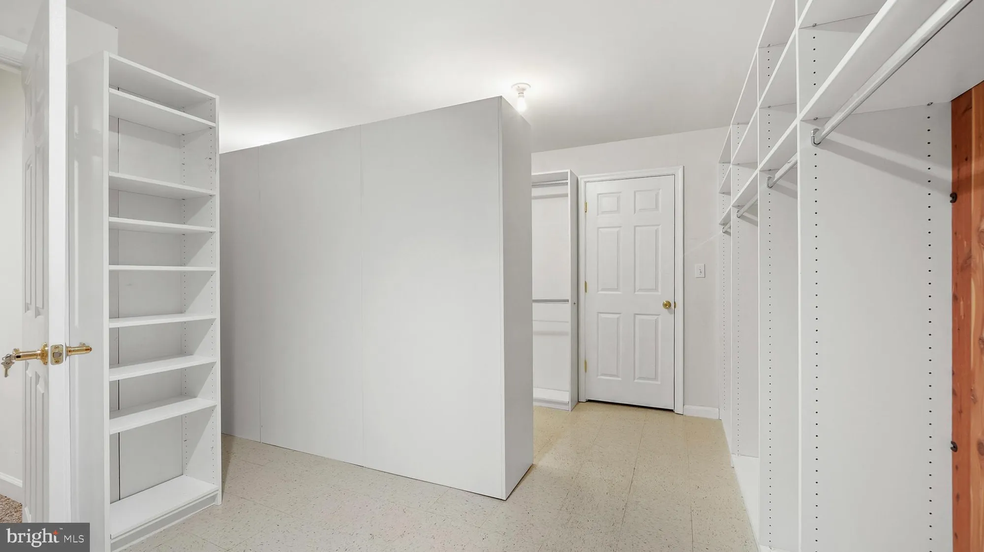 Property Slideshow image 29 of 35 | 8523 snowreath rd # 8523, Baltimore, MD, 21208
