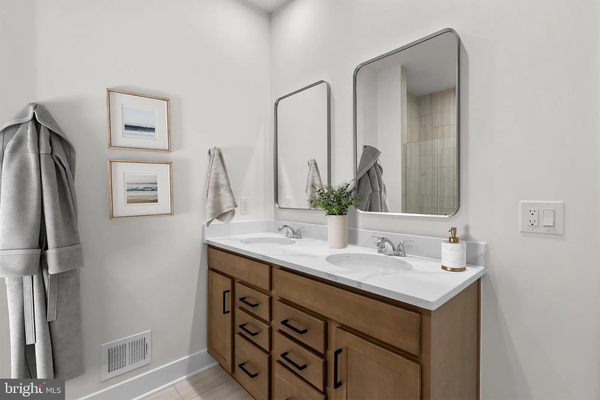 Property Slideshow image 4 of 30 | 44486 lowestoft sq, Ashburn, VA, 20147