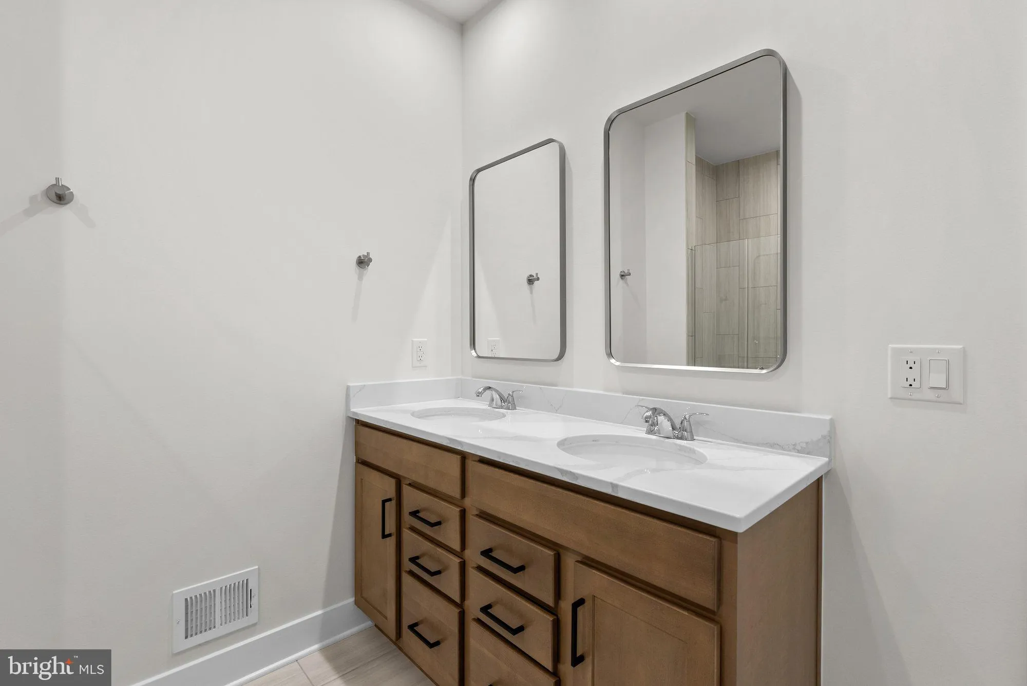 Property Slideshow image 21 of 30 | 44486 lowestoft sq, Ashburn, VA, 20147